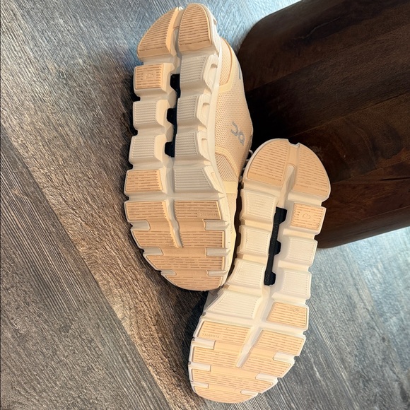 On Running - Picture 3 of 7